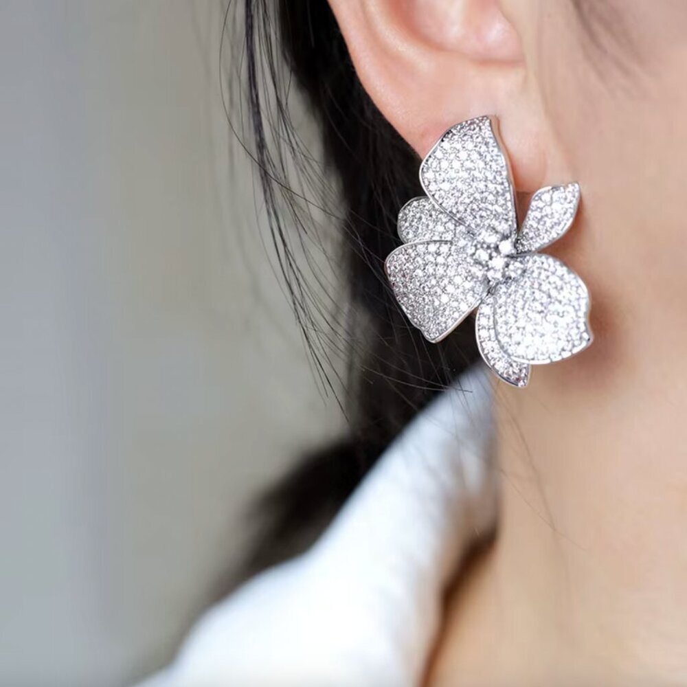 NEW 18k White Gold Diamond Flower Earrings Large Statement Stud Earrings